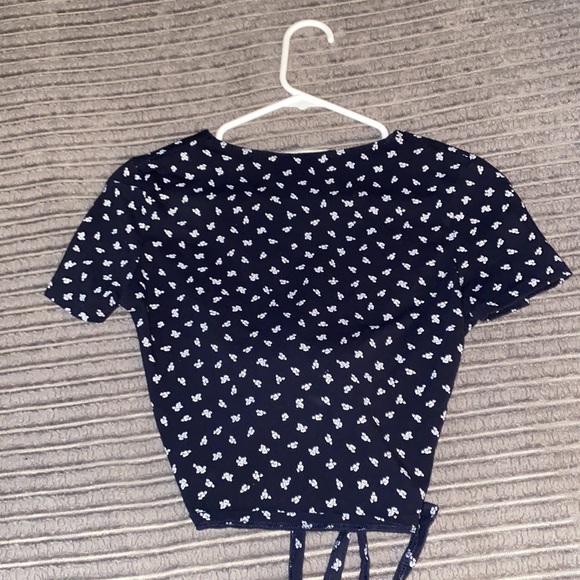 BRANDY WRAP AROUND TOP - Picture 2 of 2